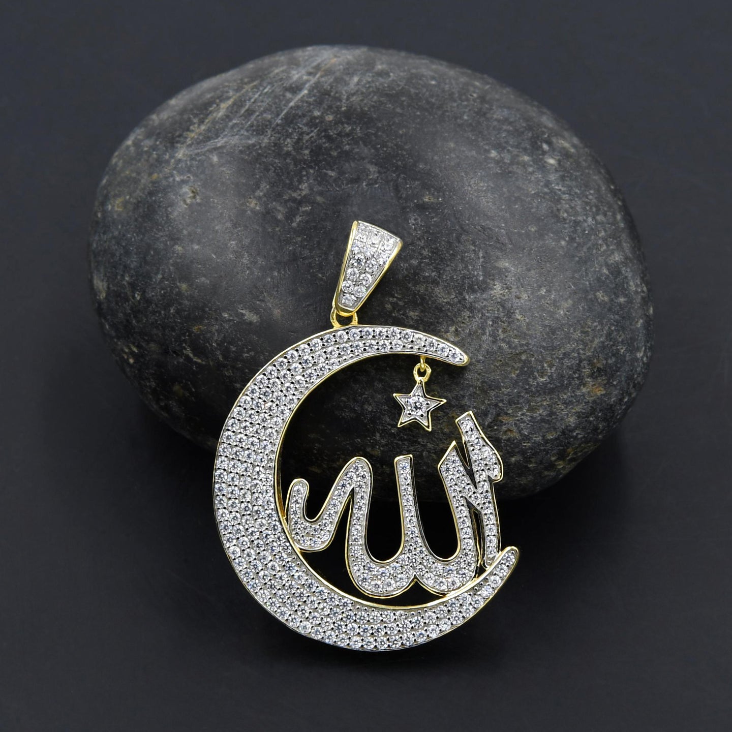 SACRED PENDANT | 9211632