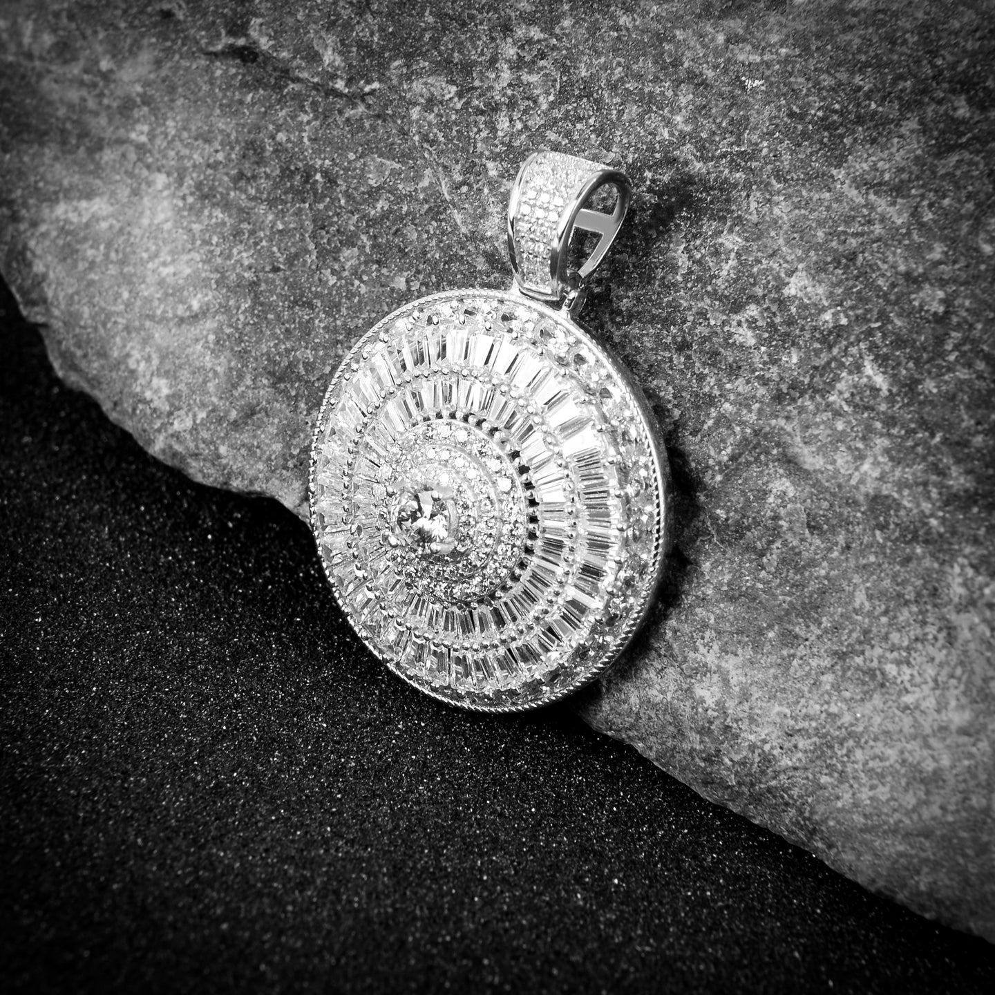 Spin Circle Silver Pendant with CZ Stone-929991