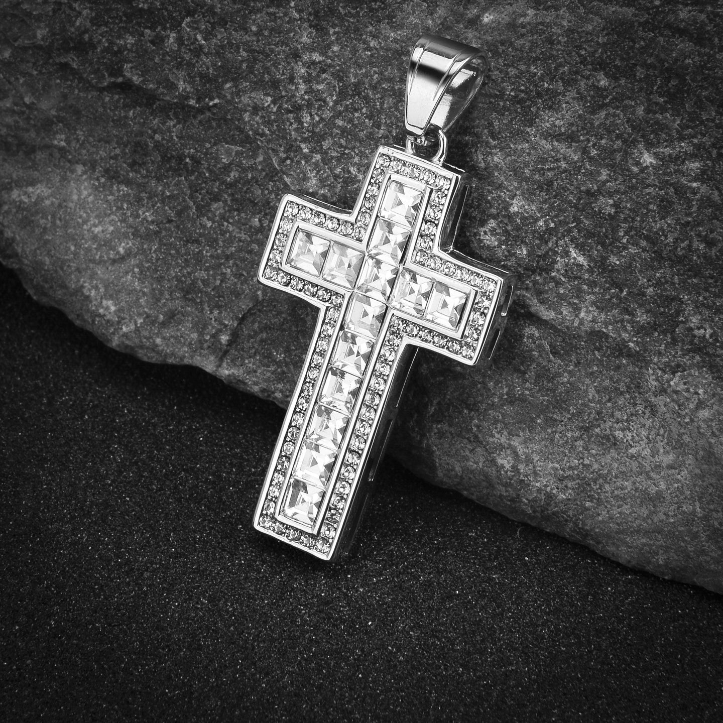 stainless-steel-pendant-938671